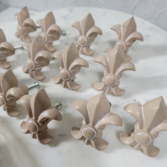 Knob Hill Fleur De Lis Cabinet Knobs Beige Decorative Drawer Pulls, Set of 16 - Picture 12 of 16
